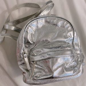 METALLIC SILVER MINI BACKPACK
